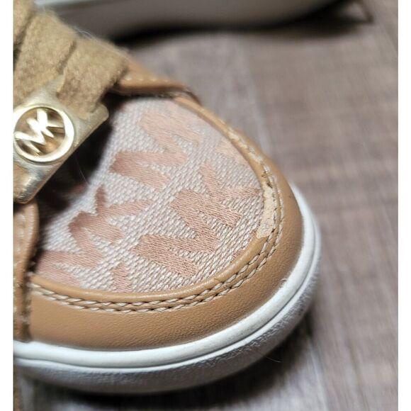 Michael Kors Lil Lauren High 2 Signature Tan w/Gold Accent Shoes Toddler Sz 6 - Picture 5 of 6